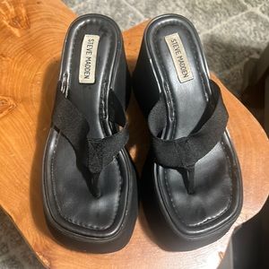 Steve Madden Platform flip flops